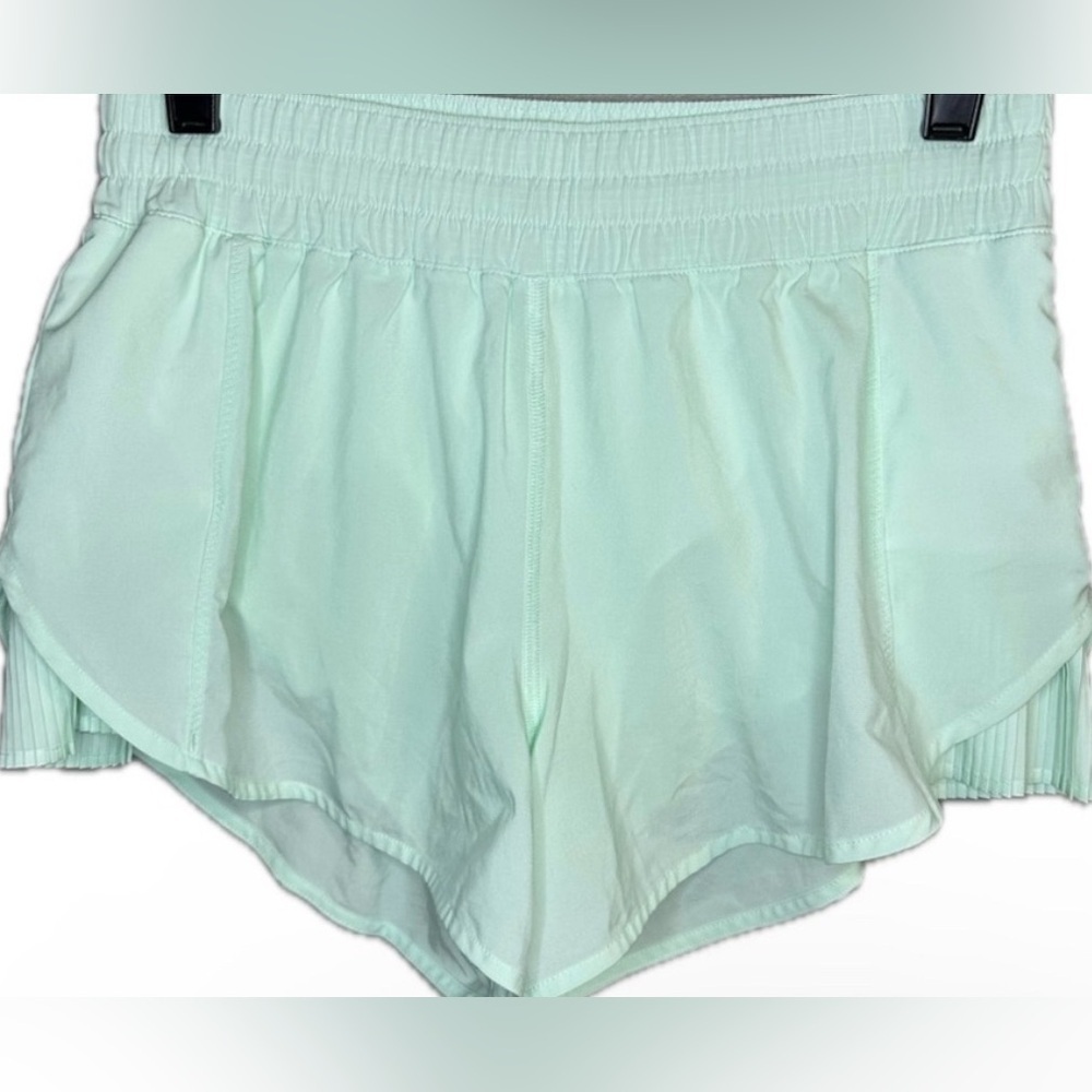 Lululemon Pleat to Street Short in Mint Moment Women’s Size 6